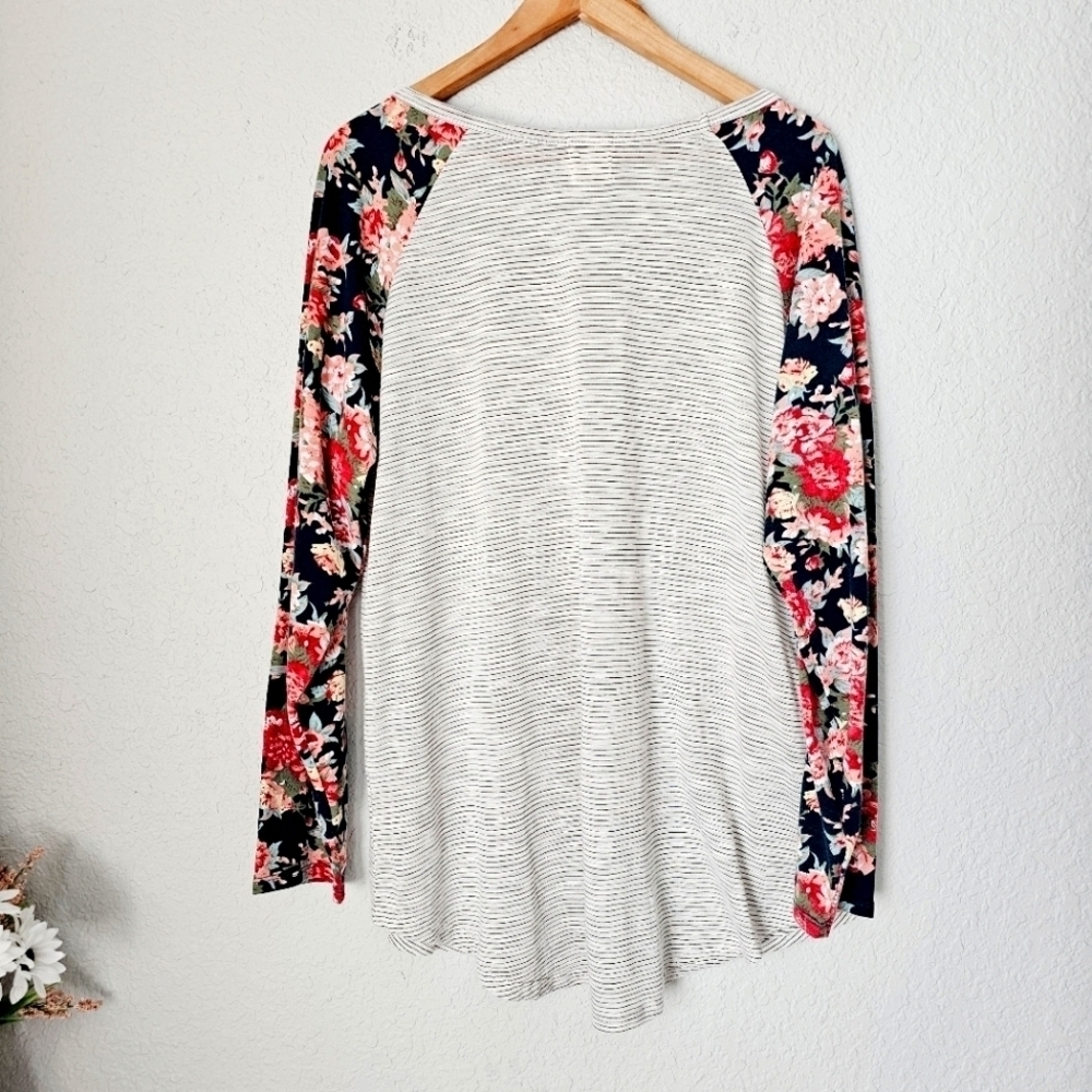 G&E Grace & Emma Floral Long Sleeve Round Neck Pull Over Striped Tee Size XL - Picture 4 of 7